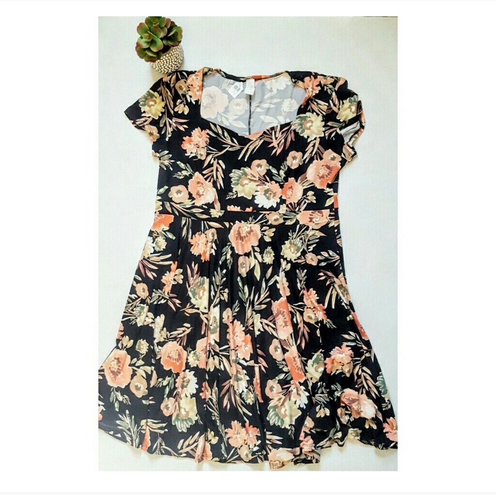 NWT Floral Dress 4x Sweetheart Neckline